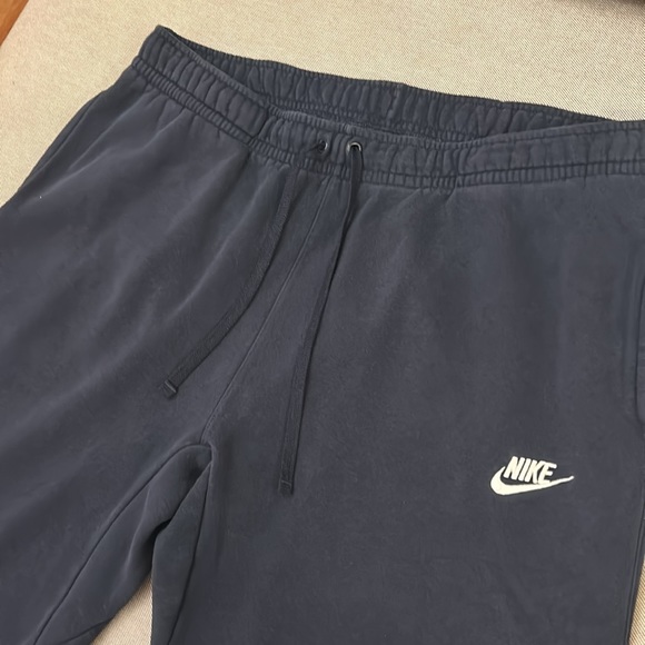 Nike Men’s Large Navy Sweatpants. - Picture 2 of 4